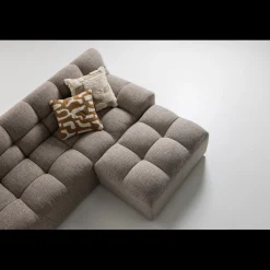 Allure Hocker