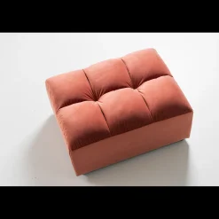 Allure Hocker