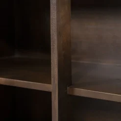 Lio Dressoir