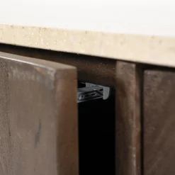 Lio Dressoir