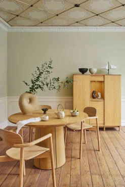 SM546 Highboard
